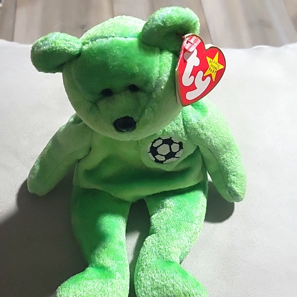 Ty Beanie Baby Kicks the Soccer Bear Retired Birth date 1998